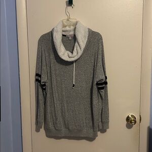 Inspired Hearts XXL Gray, White, and Black Turtle Neck Sweater